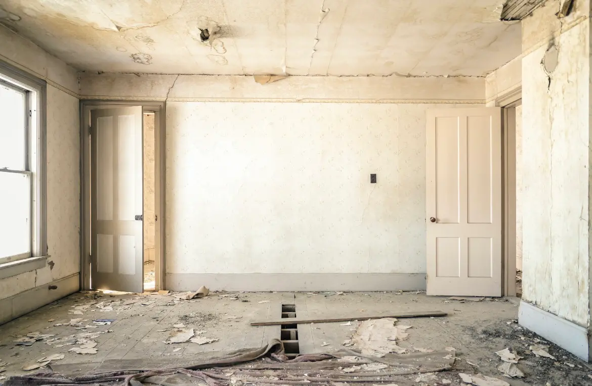 Waste disposal crew managing a cleanout project in Waimalu